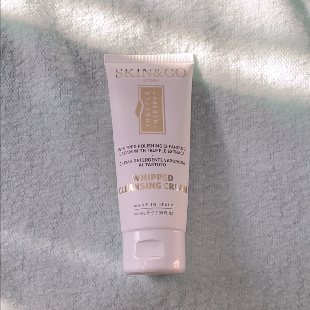 Whipped polishing cleansing cream